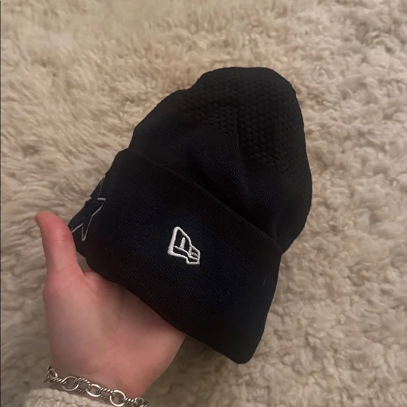 Dallas Cowboys Beanie - Picture 2 of 3